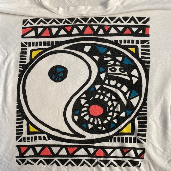 Yin Yang design tee - Picture 2 of 3